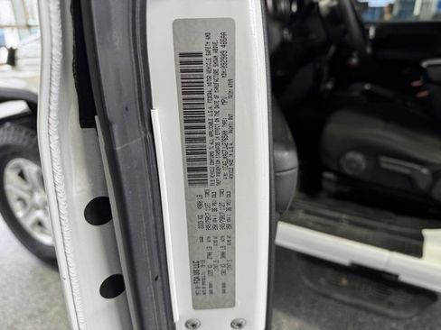 Used 2018 Jeep Wrangler Sport image 22