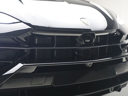 Used 2025 Lamborghini Urus SE AWD/4WD image 32
