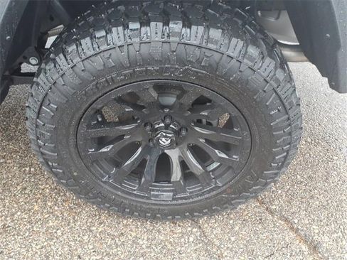 Used 2025 Jeep Gladiator Sport image 8