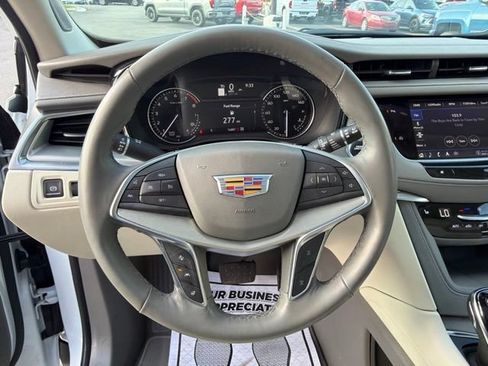 Used 2025 Cadillac XT5 Premium Luxury AWD/4WD image 13