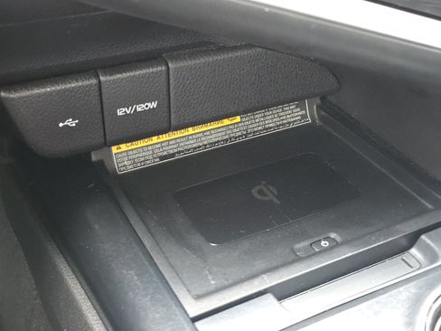 Used 2020 Toyota Camry SE image 22