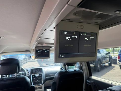 Used 2013 Chrysler Town & Country Touring-L w/ Trailer Tow Group FWD image 31