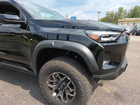 Used 2025 Chevrolet Colorado ZR2 AWD/4WD image 9
