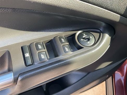 Used 2018 Ford Escape SE FWD image 5