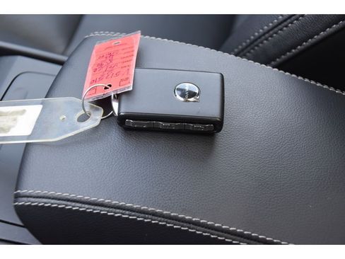 Certified 2025 Volvo XC40 B5 Ultra w/ Protection Package Premier image 31