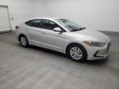 Used 2017 Hyundai Elantra SE image 11