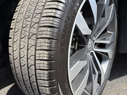 Used 2019 Volkswagen Tiguan S image 11