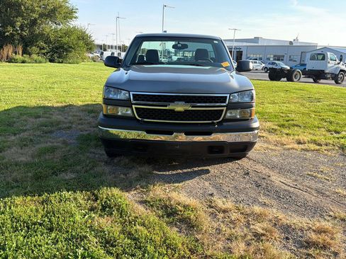 Used 2006 Chevrolet Silverado 1500 W/T RWD image 3