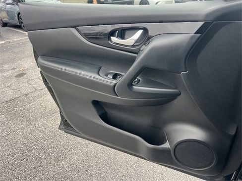 Used 2020 Nissan Rogue Sport SV image 16