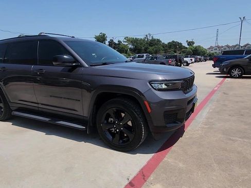 Used 2022 Jeep Grand Cherokee L Laredo RWD image 2