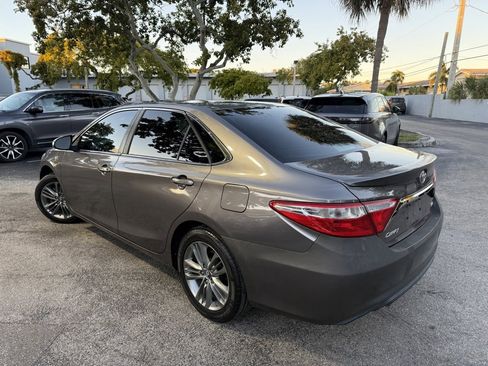 Used 2017 Toyota Camry XLE image 2