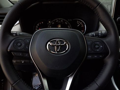 Certified 2025 Toyota RAV4 XLE w/ Convenience Package FWD image 13