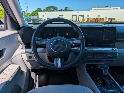 Used 2024 Hyundai Kona SEL FWD image 30