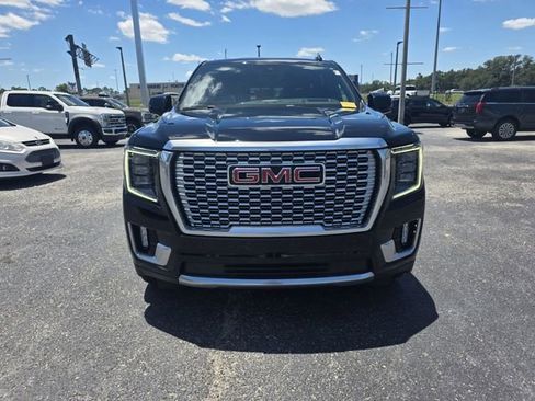Used 2023 GMC Yukon XL Denali AWD/4WD image 3