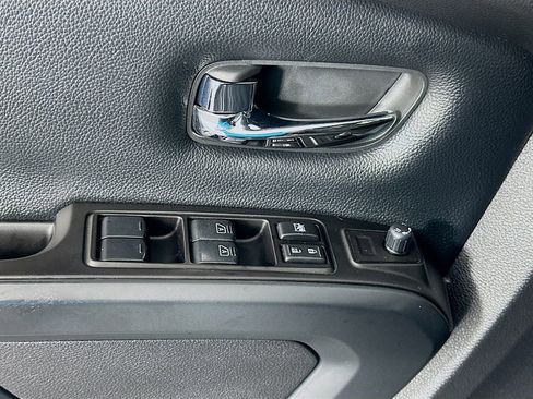 Used 2019 Nissan Titan SV w/ SV Convenience Package AWD/4WD image 18