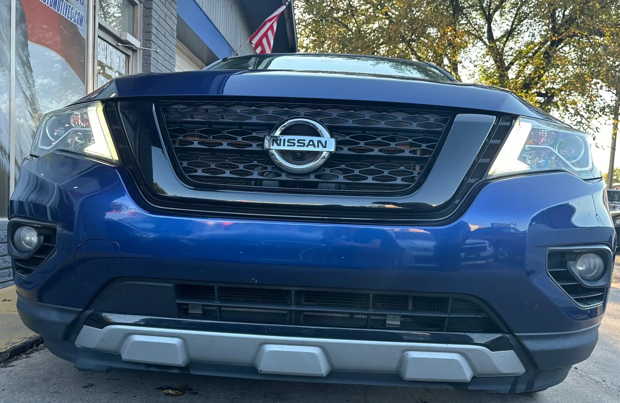 Used 2019 Nissan Pathfinder SL FWD image 3
