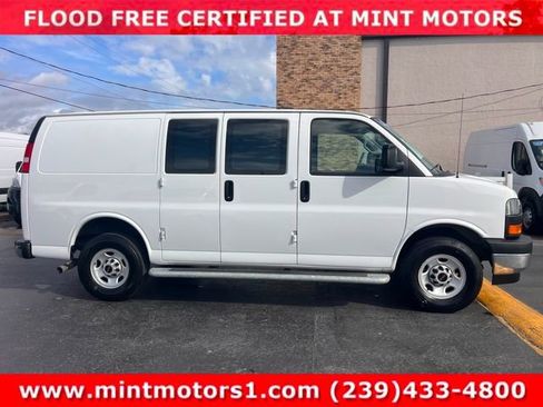 Used 2024 GMC Savana 2500 w/ Driver Convenience Package image 4