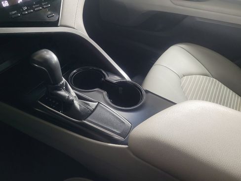 Used 2018 Toyota Camry SE FWD image 26