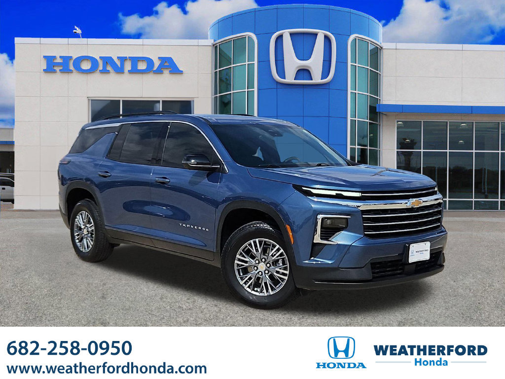 Used 2025 Chevrolet Traverse LT w/ Driver Confidence Package FWD image 1