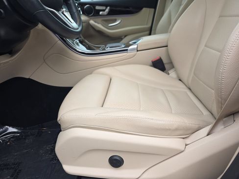 Certified 2022 Mercedes-Benz GLC 300 4MATIC image 28
