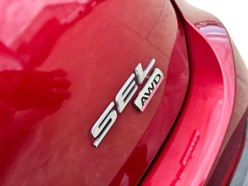 Used 2017 Ford Edge SEL w/ Equipment Group 201A AWD/4WD image 10