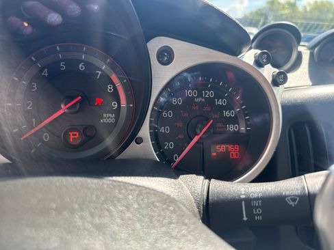Used 2010 Nissan 370Z Roadster image 16