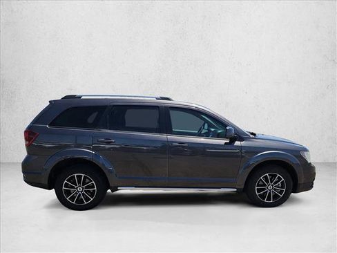 Used 2019 Dodge Journey Crossroad w/ Driver Convenience Group FWD image 4