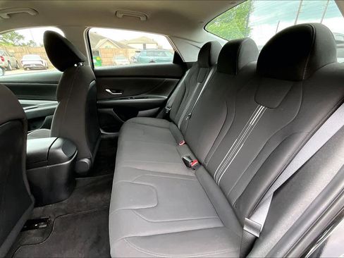Used 2023 Hyundai Elantra SEL FWD image 18