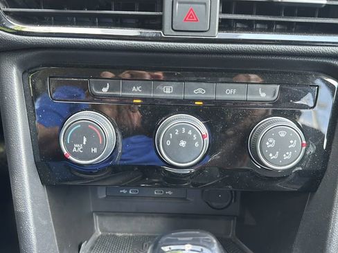 Used 2023 Volkswagen Taos SE image 24