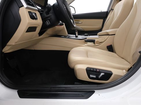 Used 2018 BMW 320i xDrive Sedan w/ Convenience Package AWD/4WD image 30