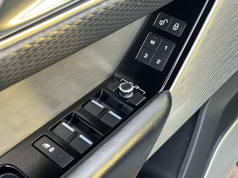 Used 2018 Land Rover Range Rover Velar R-Dynamic SE AWD/4WD image 25