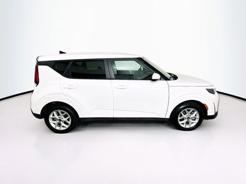 Used 2025 Kia Soul LX w/ LX Technology Package FWD image 10