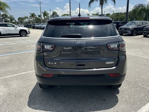 Used 2022 Jeep Compass Latitude w/ Sun and Sound Group AWD/4WD image 7