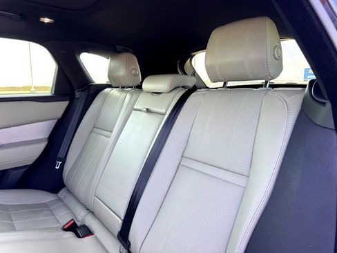 Used 2018 Land Rover Range Rover Velar R-Dynamic SE image 19