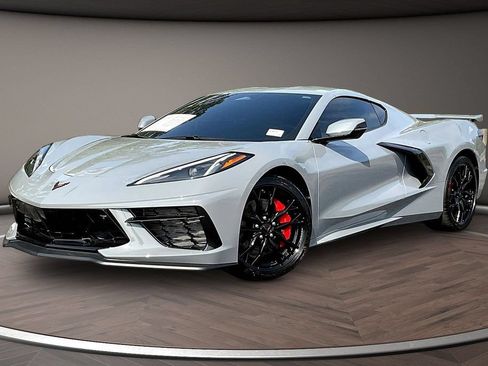 Used 2025 Chevrolet Corvette Stingray Preferred Cpe w/ Z51 Performance Package RWD image 3