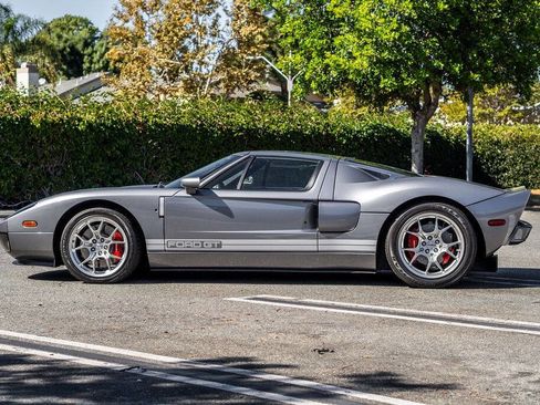 Used 2006 Ford GT image 2