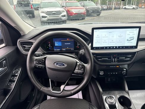 Used 2025 Ford Escape SE FWD image 16