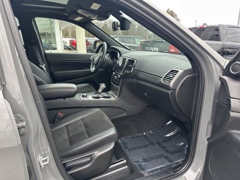 Used 2022 Jeep Grand Cherokee Laredo X image 17