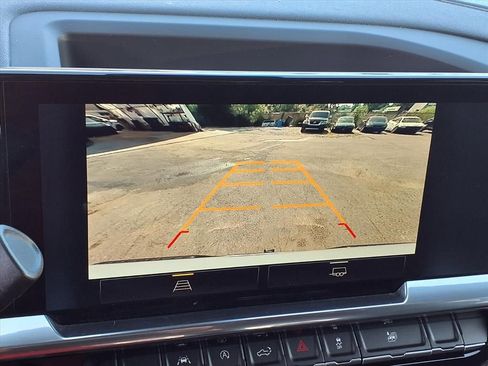 Used 2024 Chevrolet Silverado 1500 LT image 24