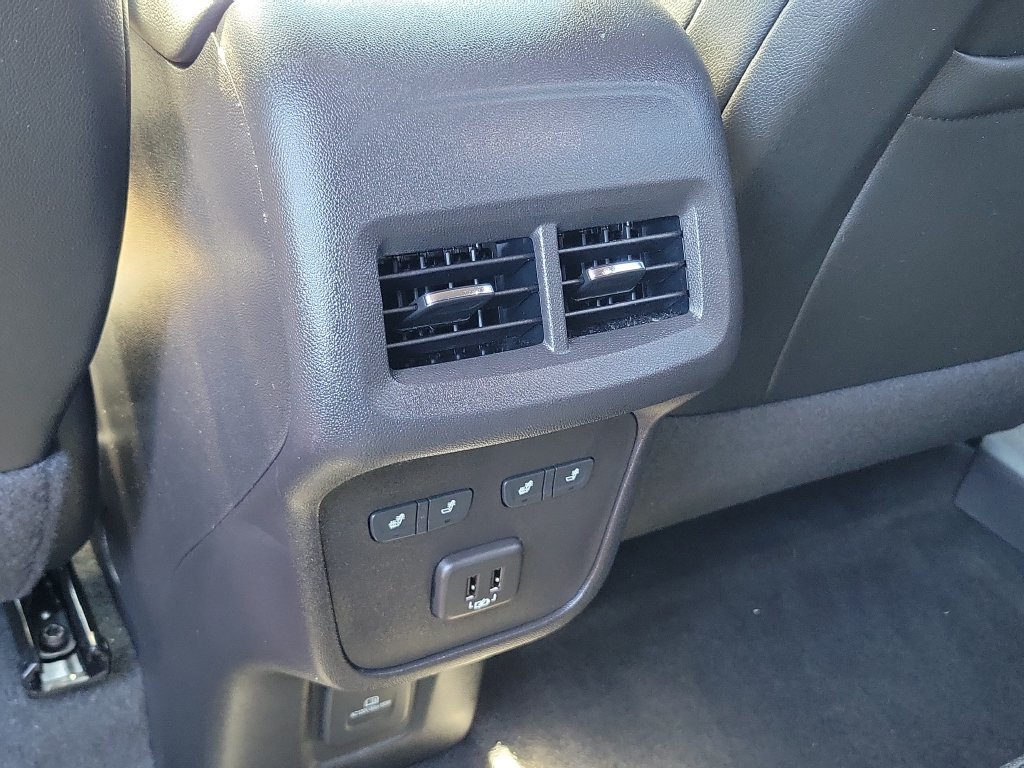 Used 2024 Chevrolet Equinox Premier FWD image 32