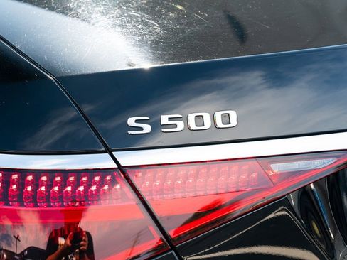 Used 2022 Mercedes-Benz S 500 4MATIC w/ AMG Line Package image 19