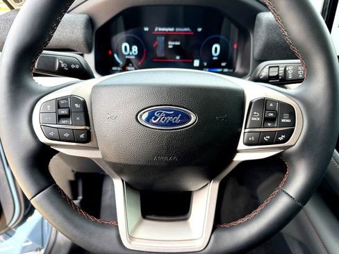 Used 2025 Ford Explorer Active RWD image 11
