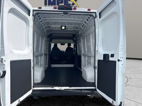 Used 2024 RAM ProMaster 2500 w/ Convenience Group FWD image 15