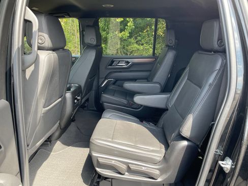 Used 2025 GMC Yukon XL Denali AWD/4WD image 35