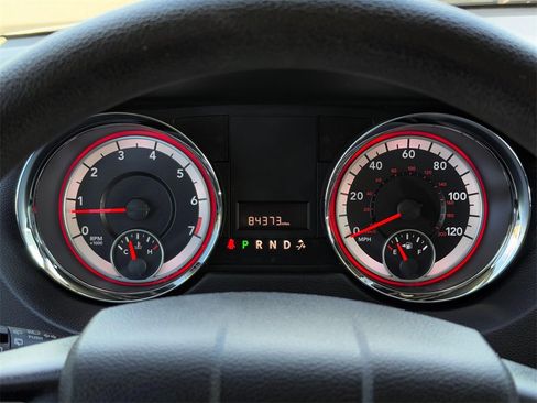 Used 2018 Dodge Grand Caravan SE w/ UConnect Hands-Free Group image 15