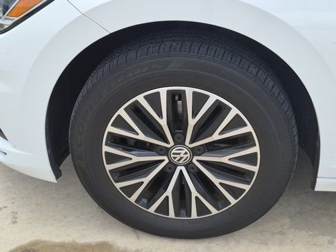 Used 2020 Volkswagen Jetta SE w/ SE Cold Weather Package FWD image 10