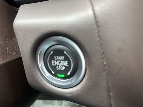 Used 2021 Chevrolet Suburban LT image 31