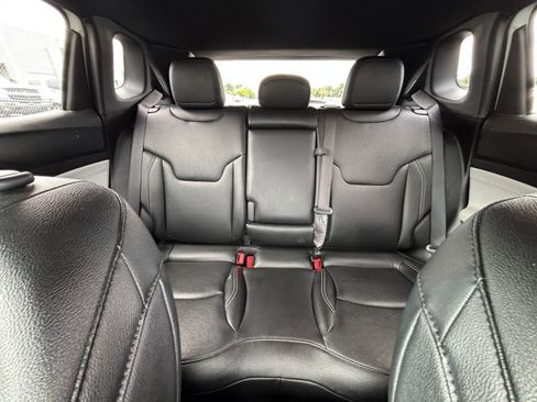 Used 2025 Jeep Compass Limited AWD/4WD image 39