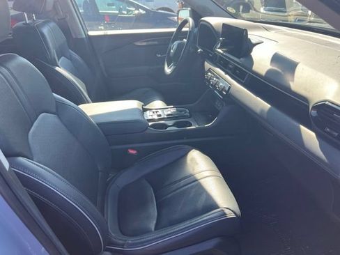 Used 2025 Honda Pilot Elite image 2