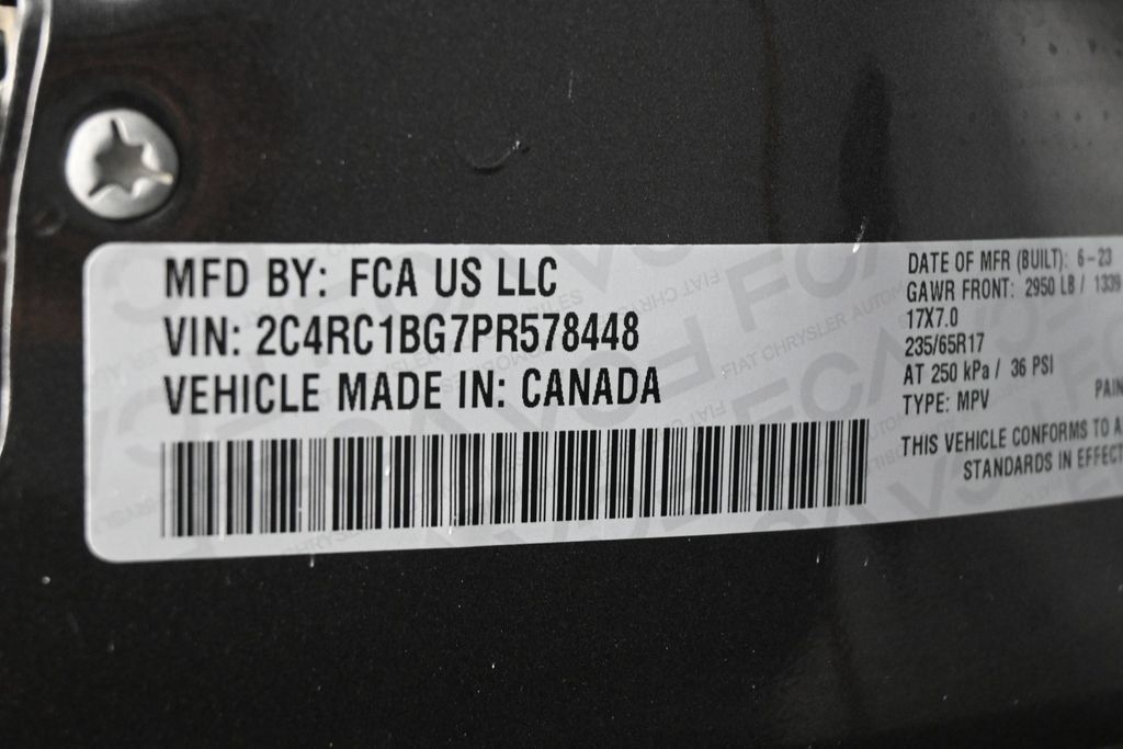 Used 2023 Chrysler Pacifica Touring-L FWD image 7